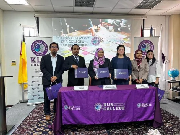 Institutional signing, KLIA College